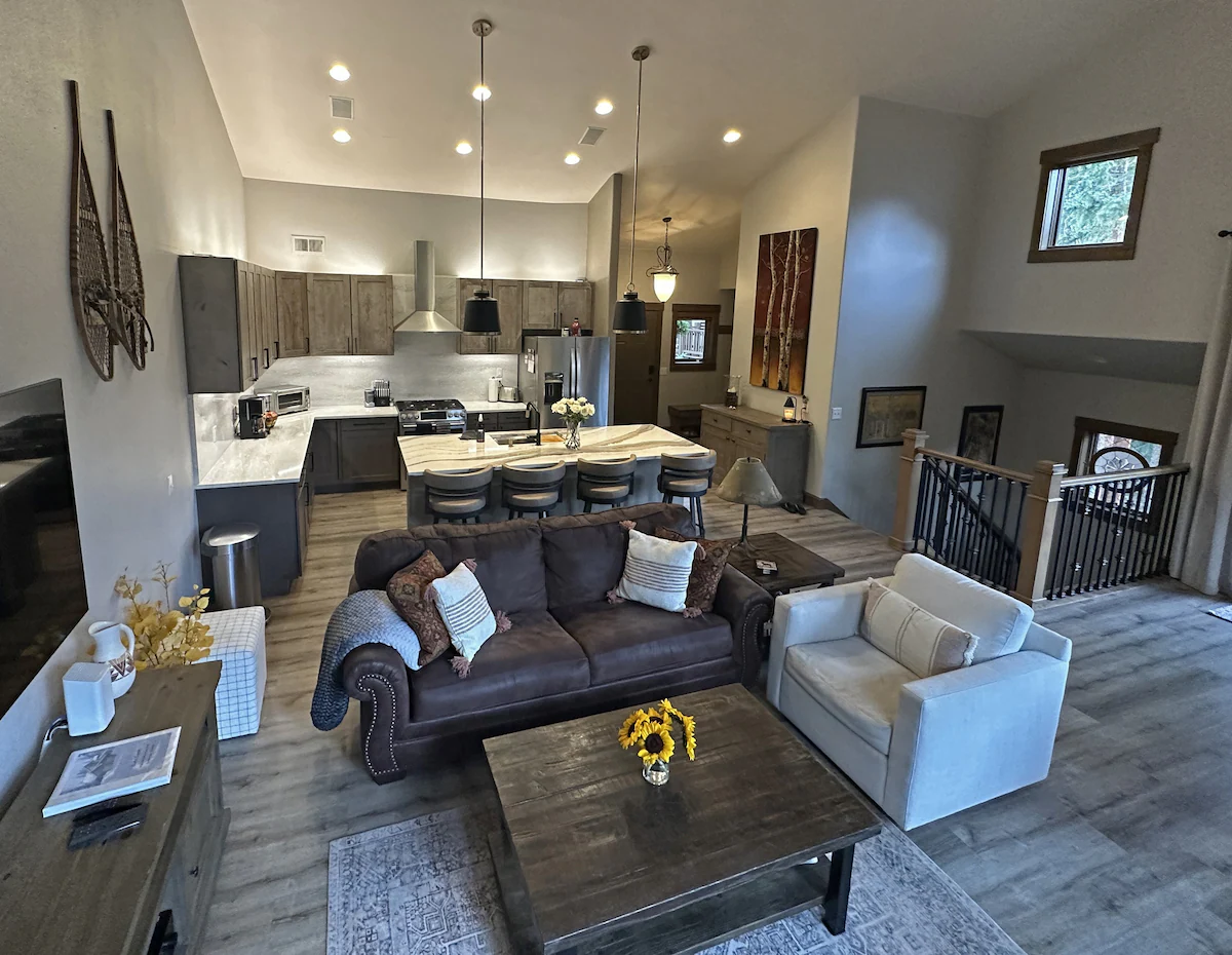 5 Star Mountain Townhome with Private Hot Tub — photo 3