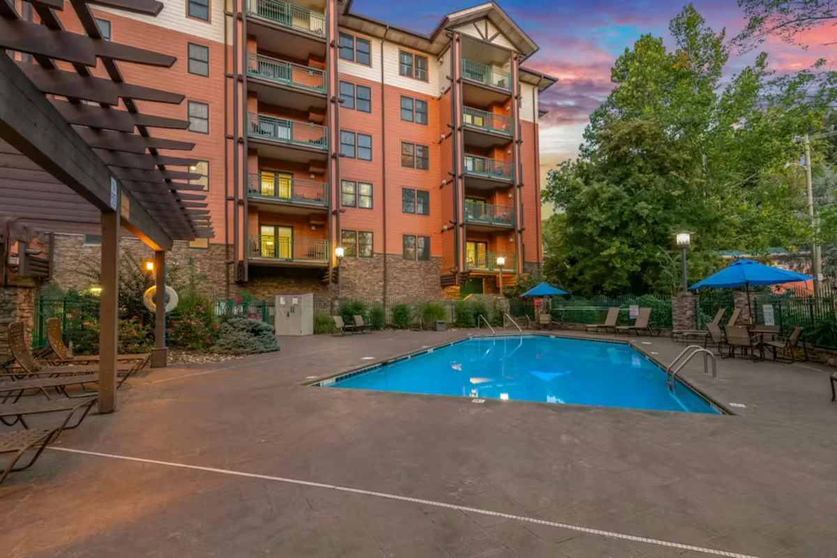 Baskins Creek 206: Cozy Downtown Gatlinburg Condo — photo 4