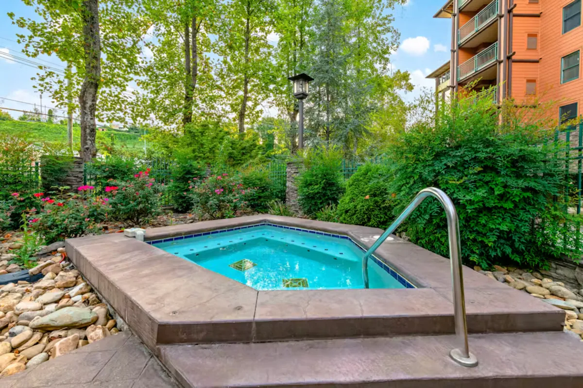Baskins Creek 206: Cozy Downtown Gatlinburg Condo — photo 5