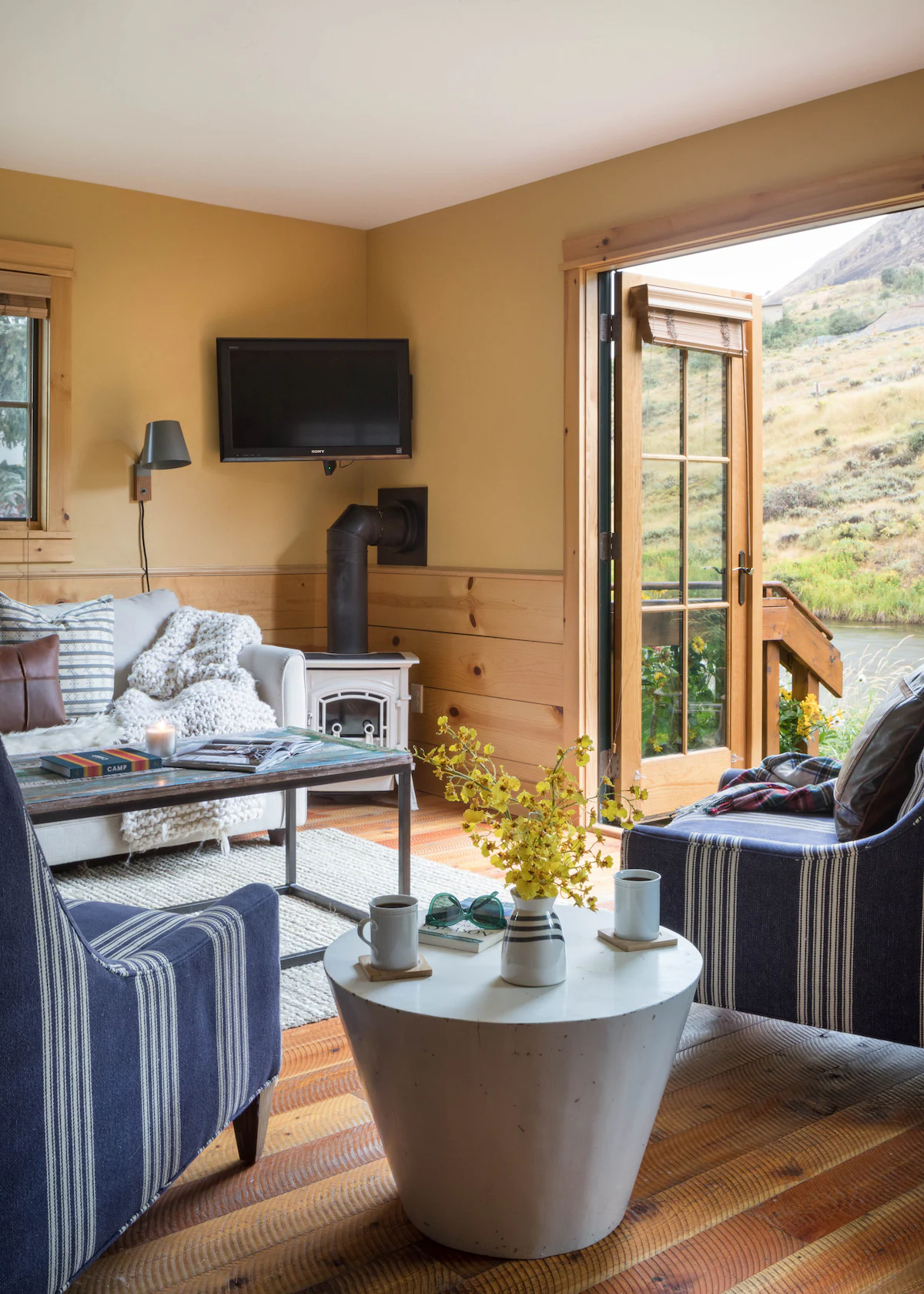 Outpost: Creekside Alpine Cottage Five — photo 2
