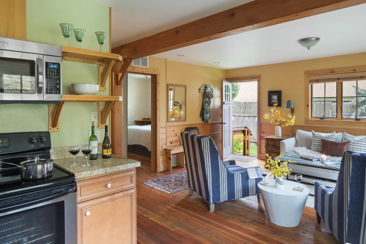 Outpost: Creekside Alpine Cottage Five — photo 4