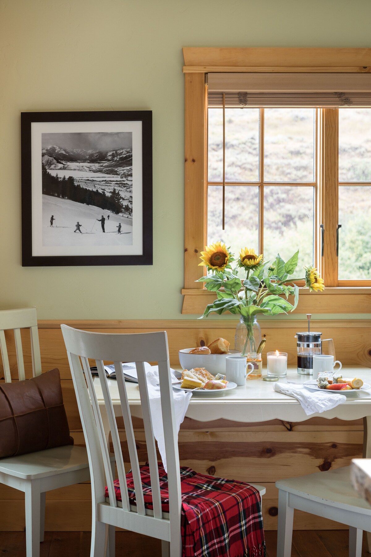 Outpost: Creekside Alpine Cottage Five — photo 5