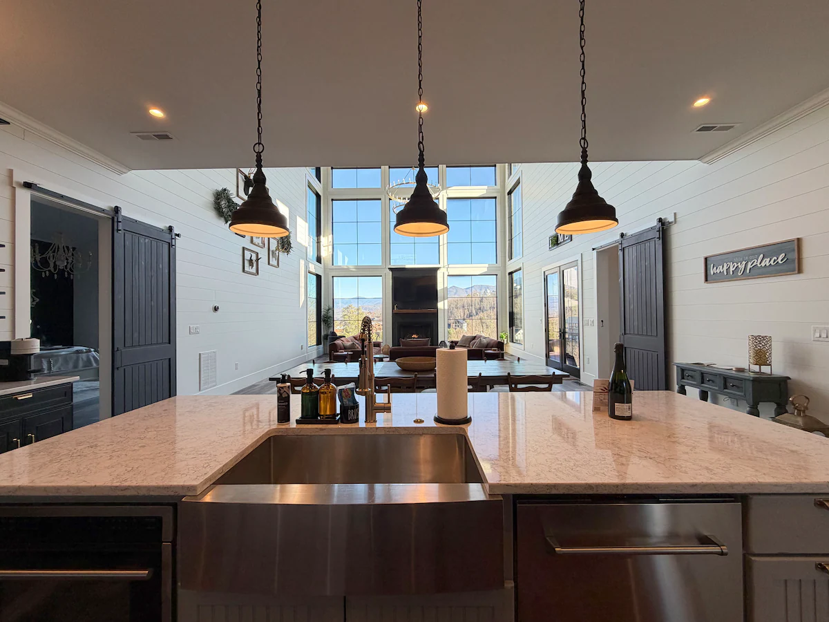 30-Foot Window Wall • Luxury Cabin • Endless Views — photo 3