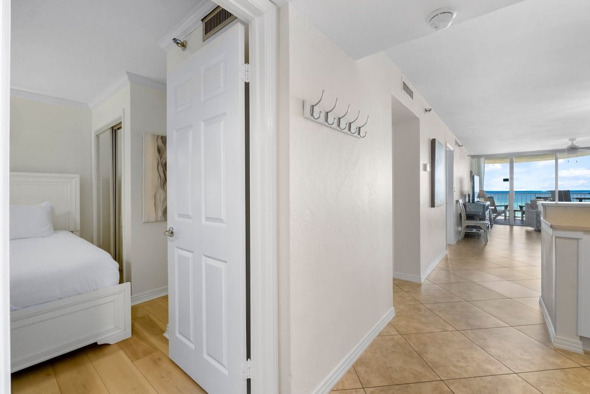 Blue Haven A302–Ocean Views–Sleeps 8 — photo 4