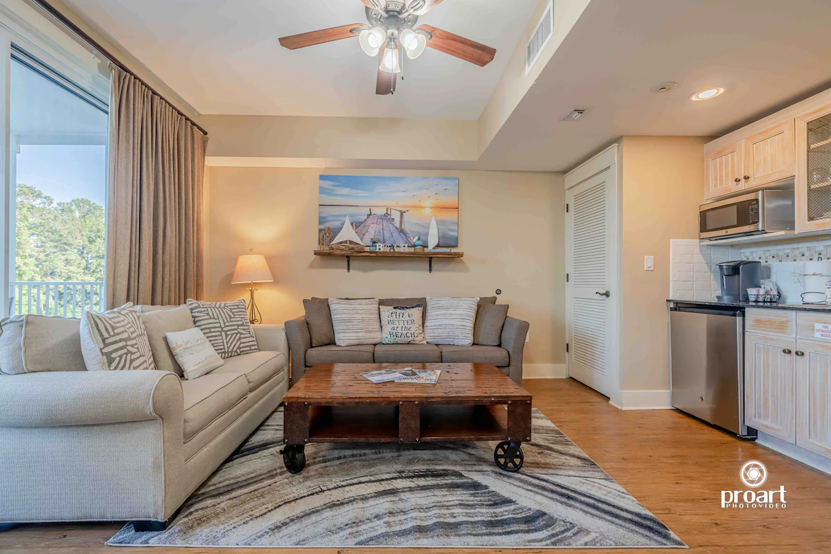 Sun-kissed condo, fantastic location w/shared pool — photo 5