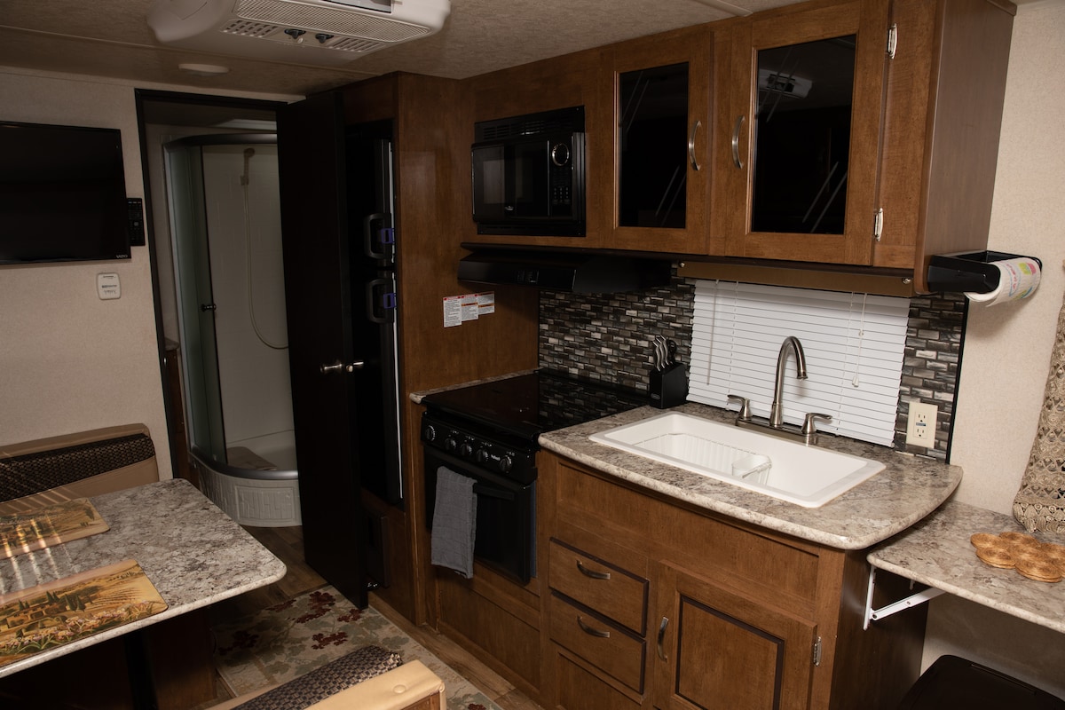 Quiet Cozy Camper — photo 2
