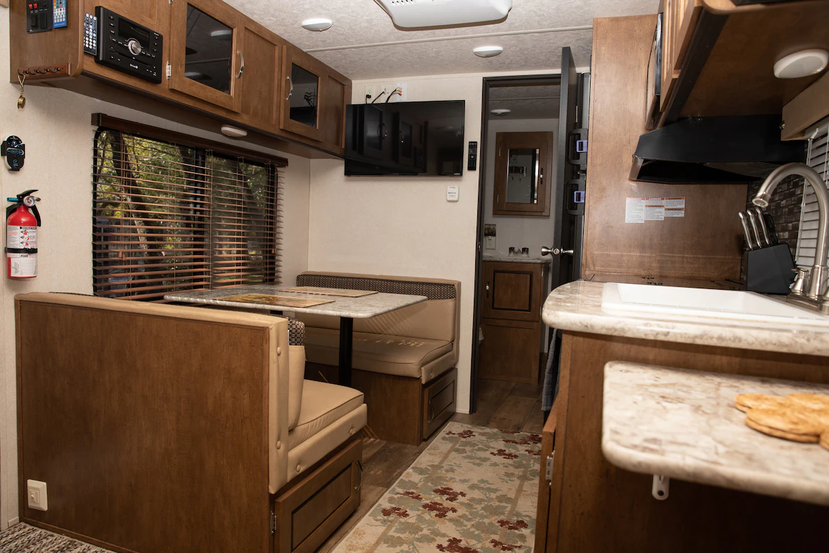 Quiet Cozy Camper — photo 4