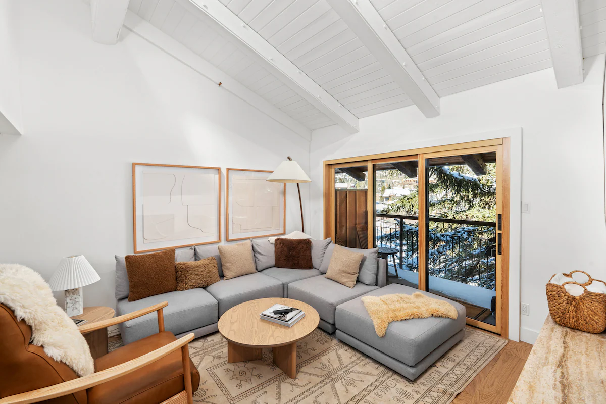 Crestwood 1114 First 3 Bedroom plus Loft — photo 2