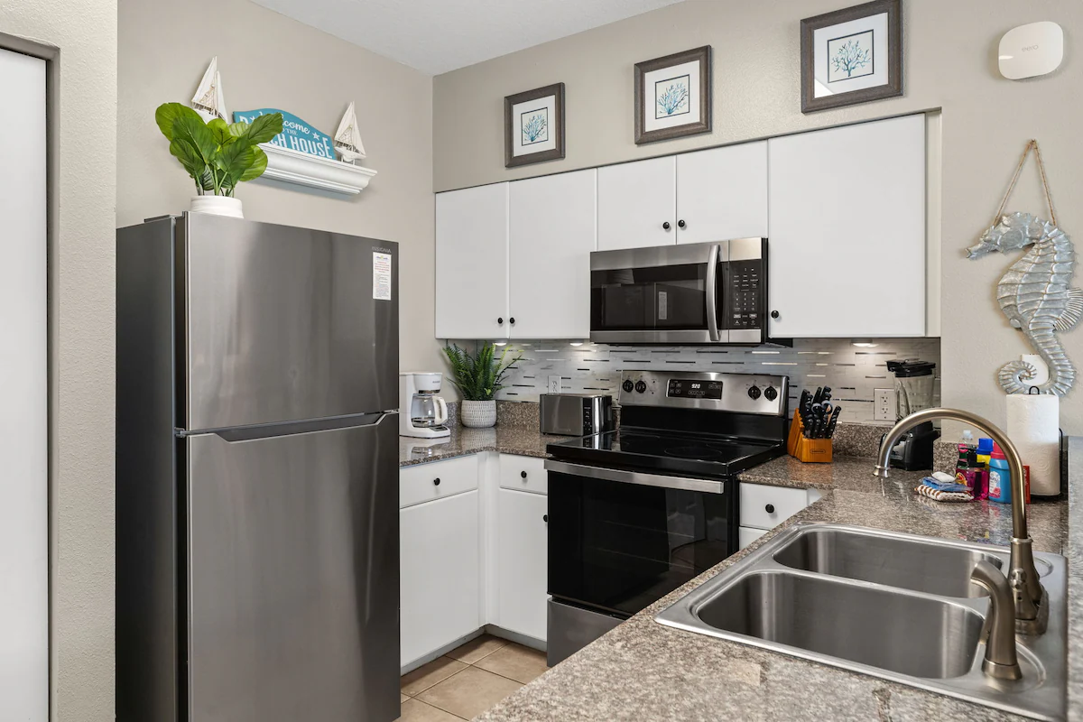 Gulf-Front • 2 Suites + Private Bunks • Fees Incl — photo 4