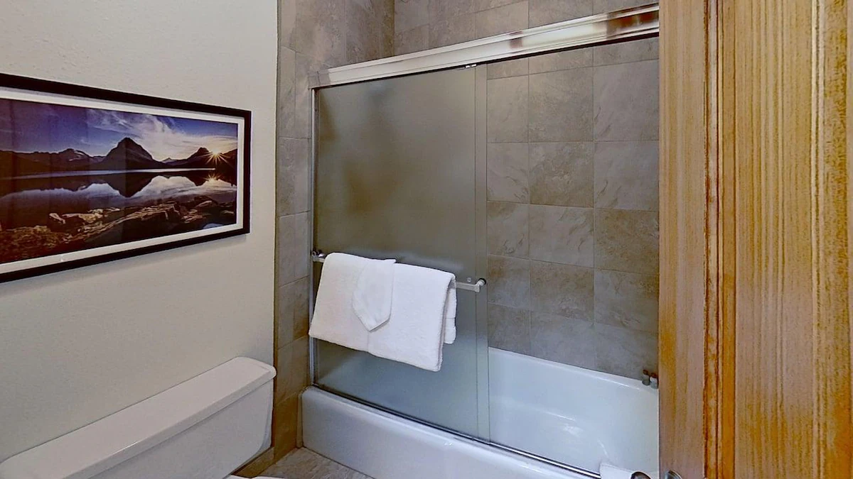 Crestwood 2207 Standard 2 Bedroom — photo 2