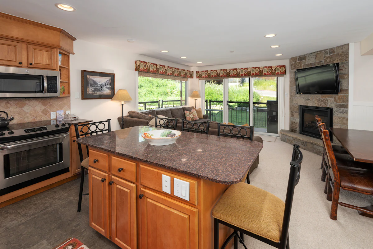Crestwood 1101 Premier 3 Bedroom — photo 2