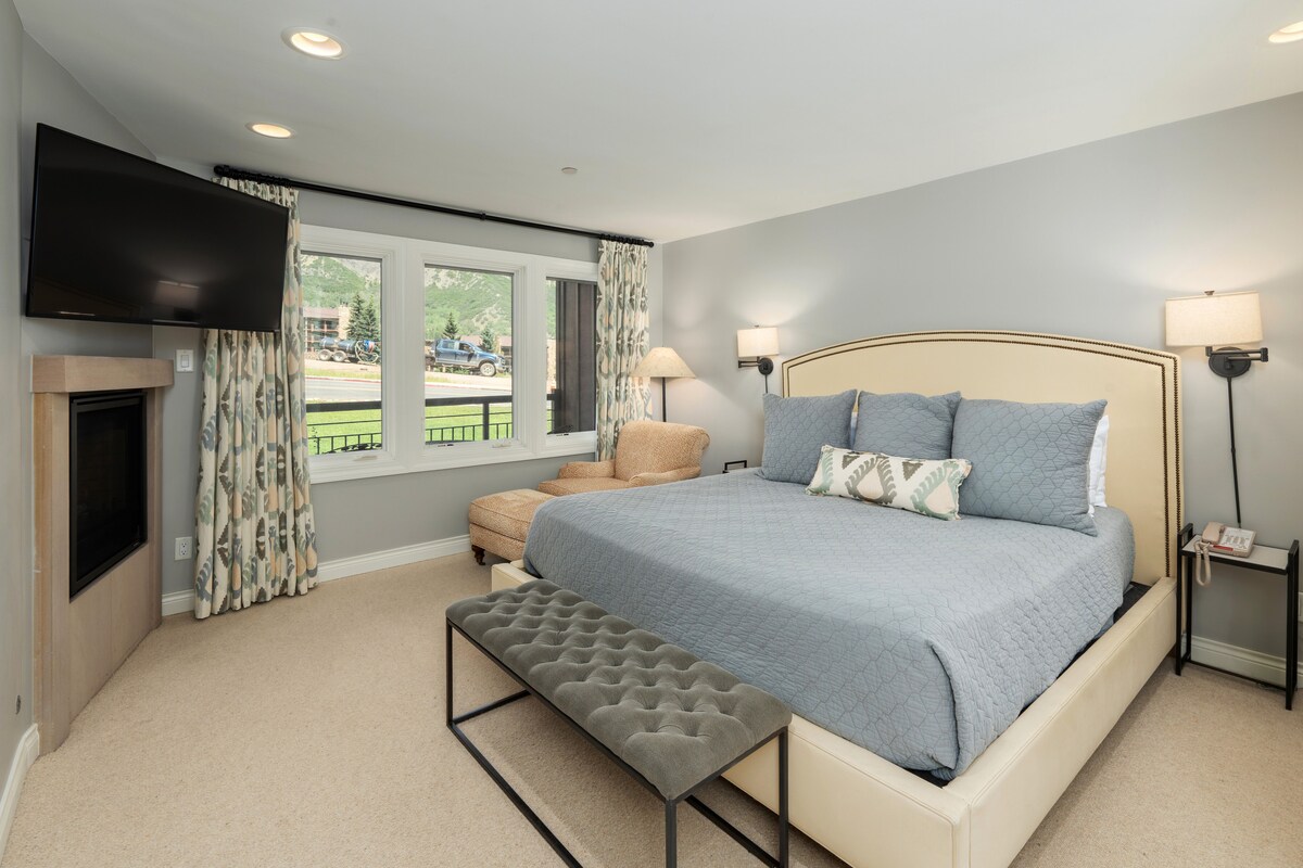Crestwood 1101 Premier 3 Bedroom — photo 3