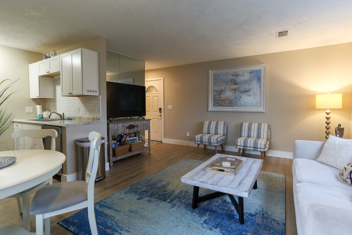 Family friendly condo short walk to the beach! — photo 4