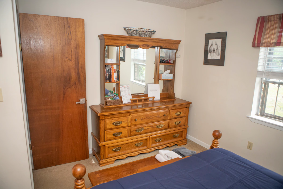 Clean, Safe & Quiet room minutes from beaches — photo 3
