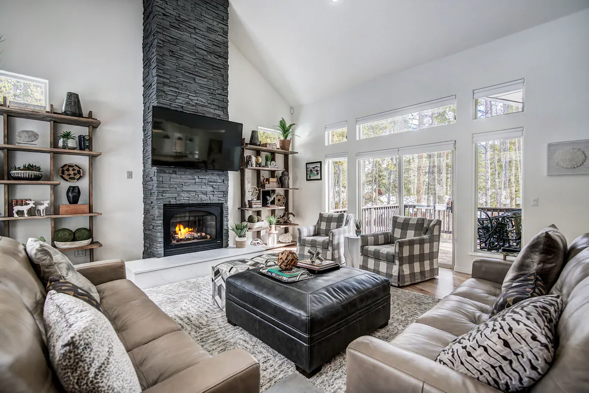 Lakeshore Lodge | Hot Tub, Movie Room & Views! — photo 2