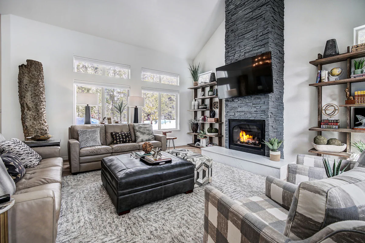 Lakeshore Lodge | Hot Tub, Movie Room & Views! — photo 3