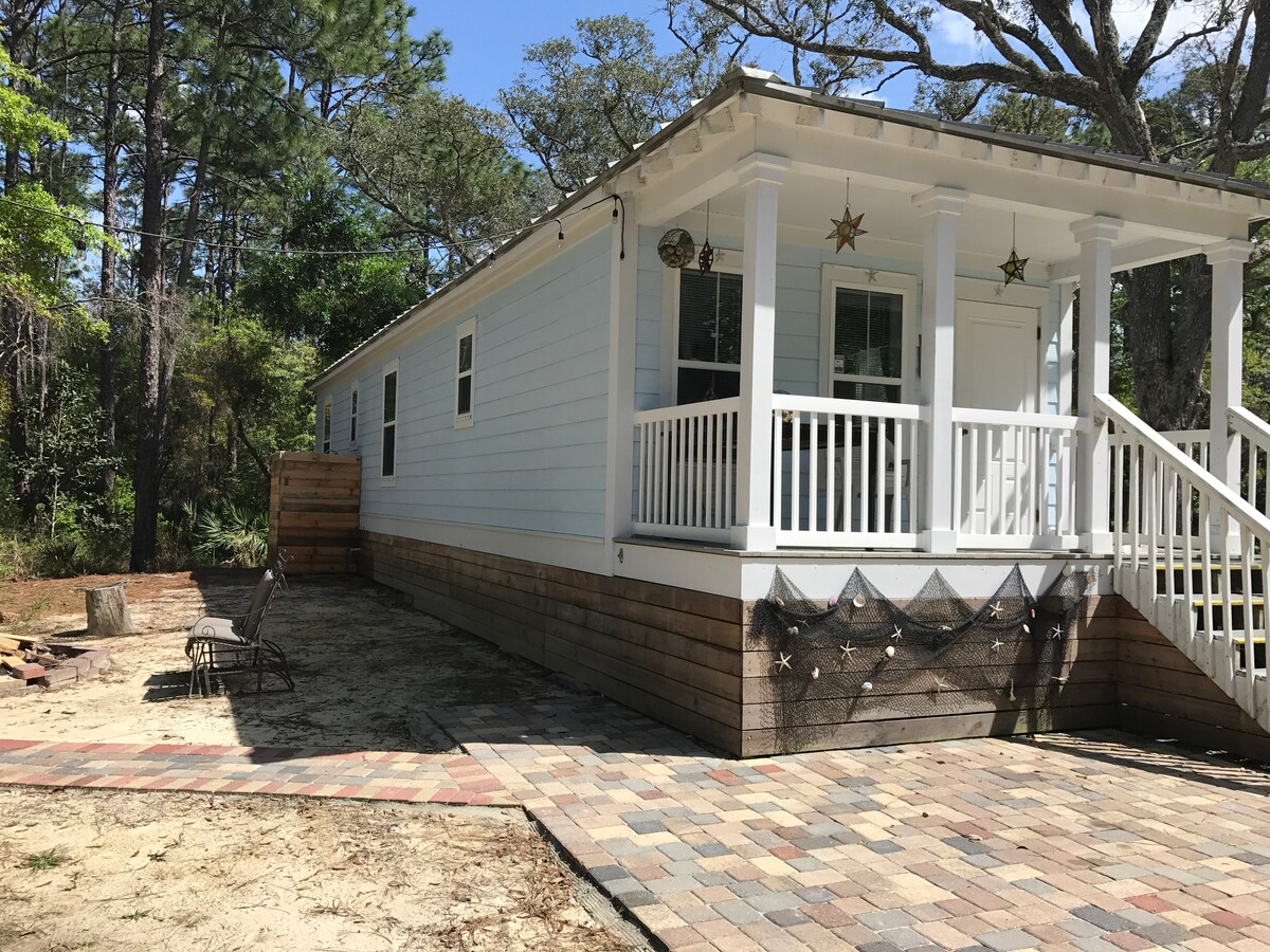 Walton Woods Blue Cottage — photo 2