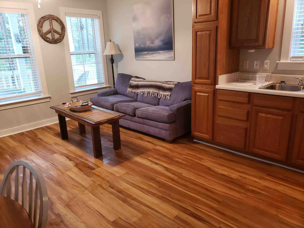 Walton Woods Blue Cottage — photo 3