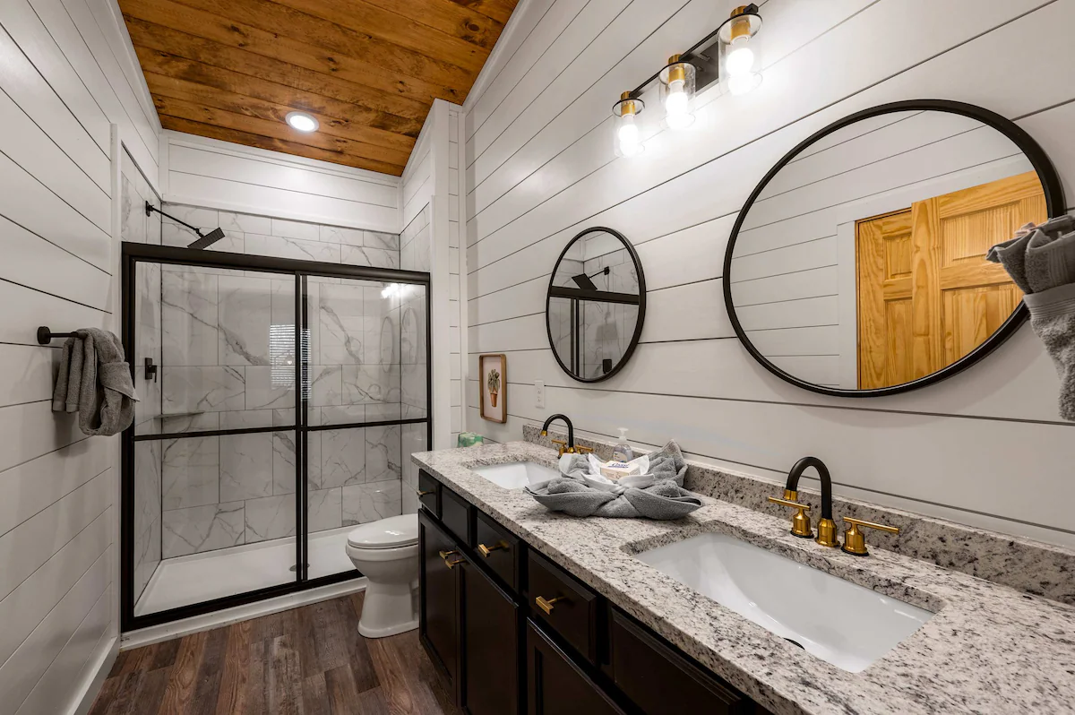 Charming New 5BR/4BA Cabin Near Dollywood. — photo 4