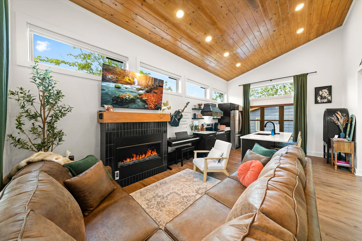 Luxury Treehouse w/Swings, Net Loft, Dollywood 1 Mi — photo 4