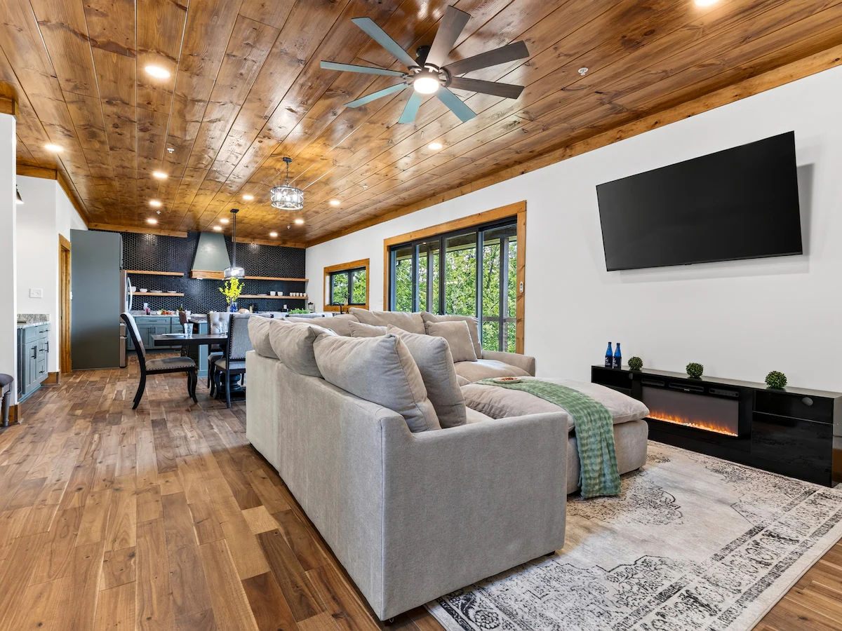 Sleeps 20 | Indoor Pool + Game Room • Dollywood — photo 4