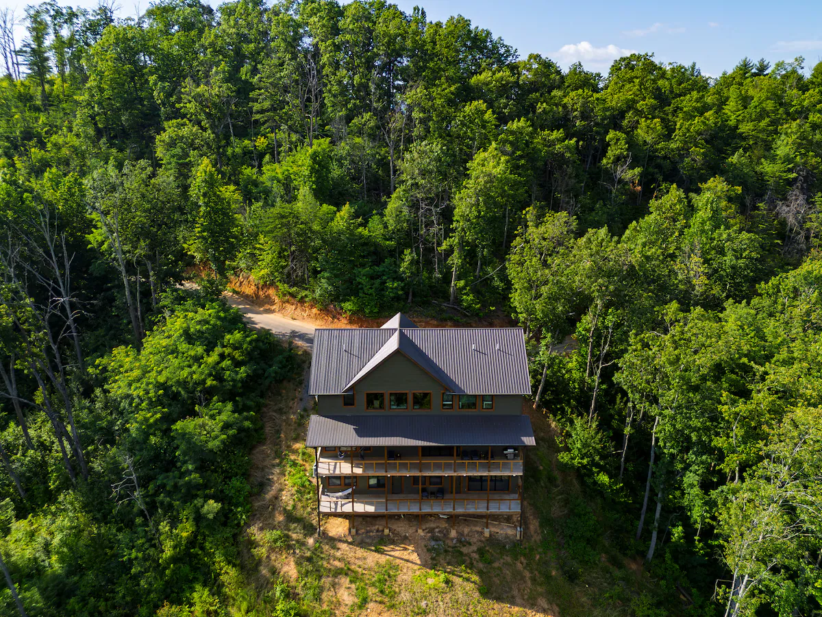 Sleeps 20 | Indoor Pool + Game Room • Dollywood — photo 5