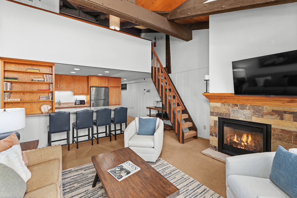 Crestwood 2313 Deluxe 1 Bedroom Plus Loft — photo 3