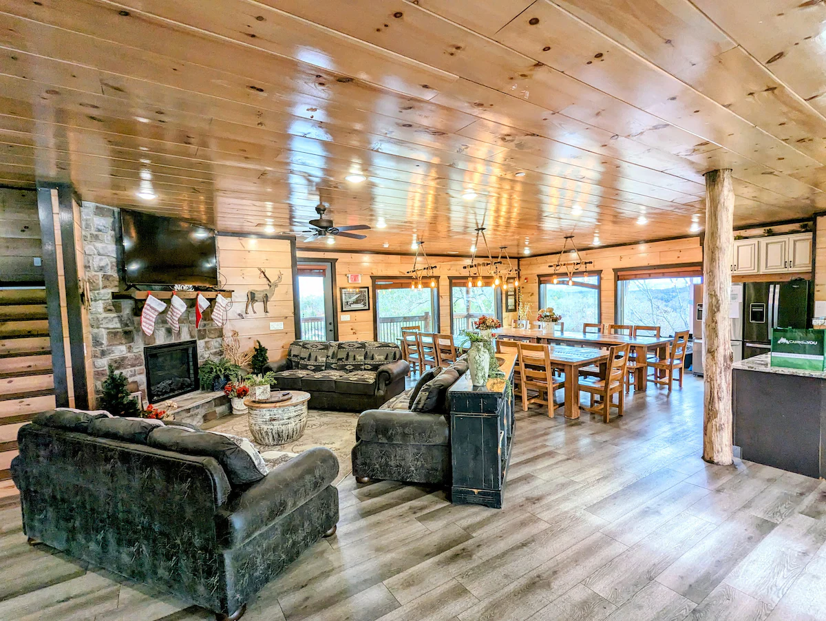 Chestnut Oak Lodge: 12BR, Sleeps 45, Theater, Pool — photo 2