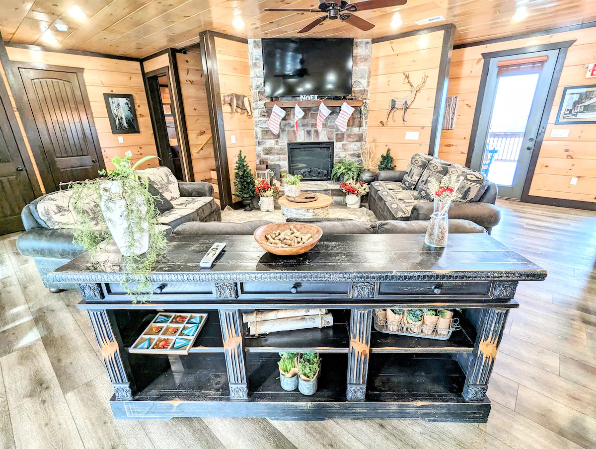 Chestnut Oak Lodge: 12BR, Sleeps 45, Theater, Pool — photo 4