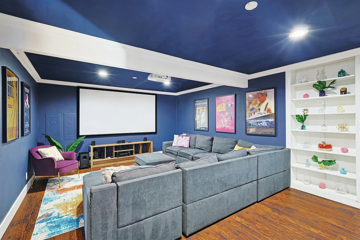 Posh 5-BD w Pool, Hot Tub, Cinema, Patio, Foosball — photo 4