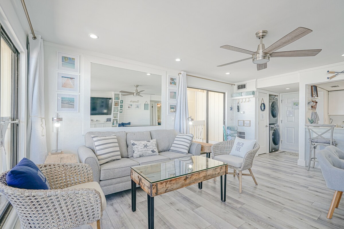 Beachfront! Newly remodeled! Right on the beach! — photo 3