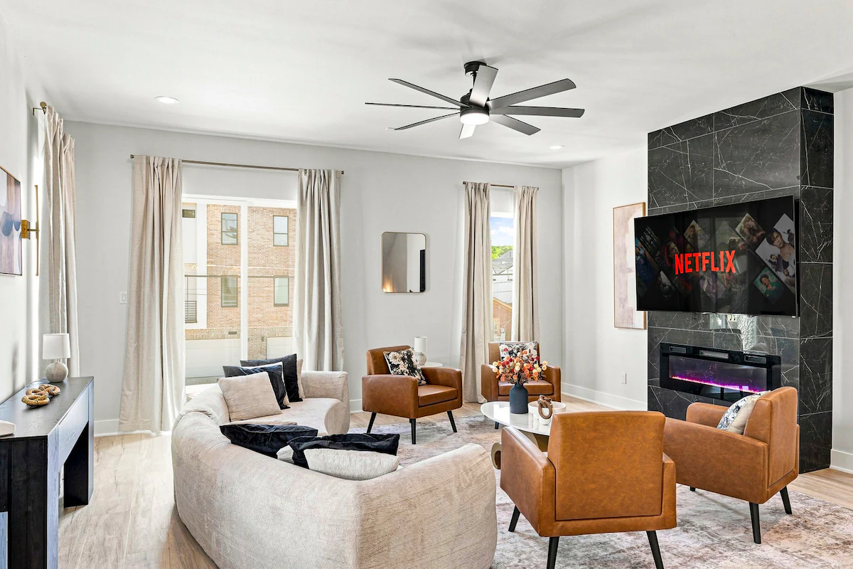 Modern Dallas Retreat | Rooftop, Hot Tub & Views — photo 4