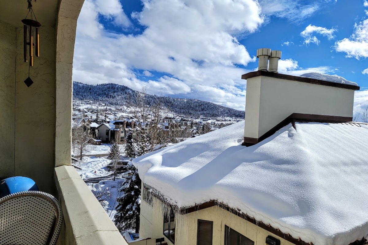 Walk to Base, Hot Tub, Pool, Private Washer/Dryer +EZCancel - Mountain Vacation Lodging — photo 2