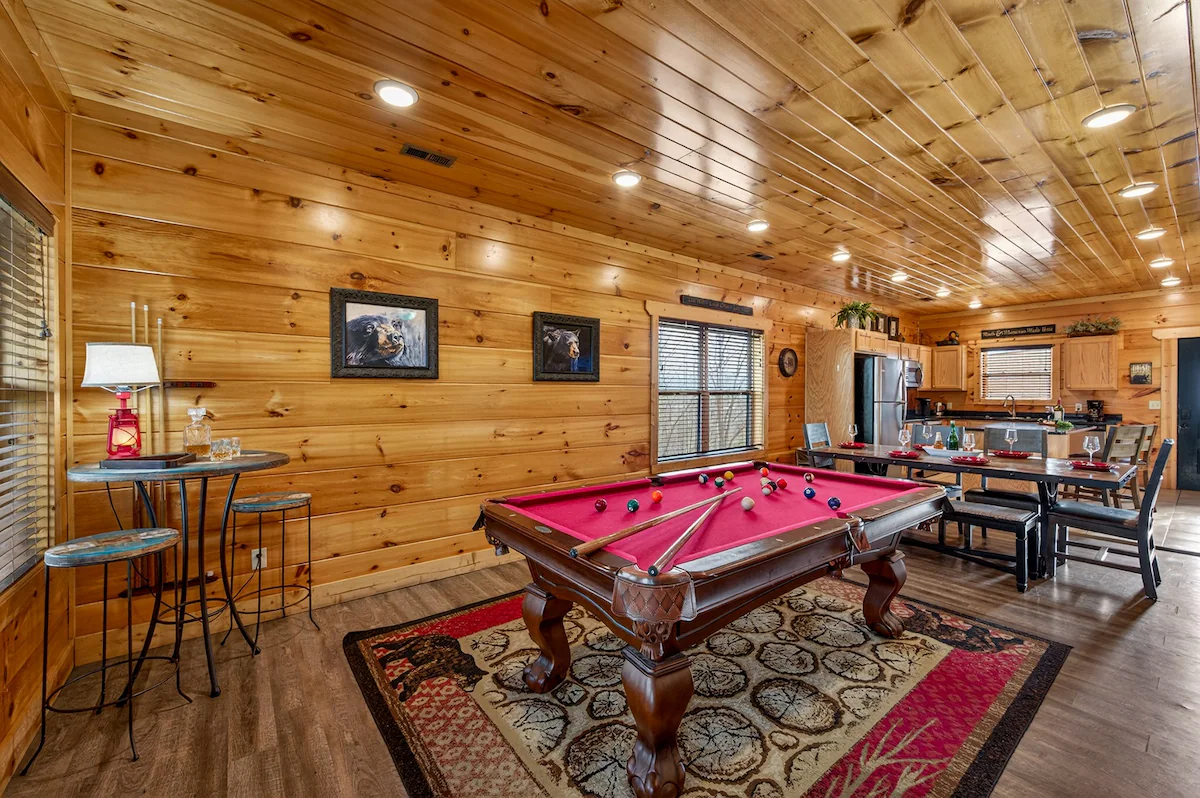 Indoor Pool|2.3 mi Gburg|Game Rm|Front Porch View — photo 2