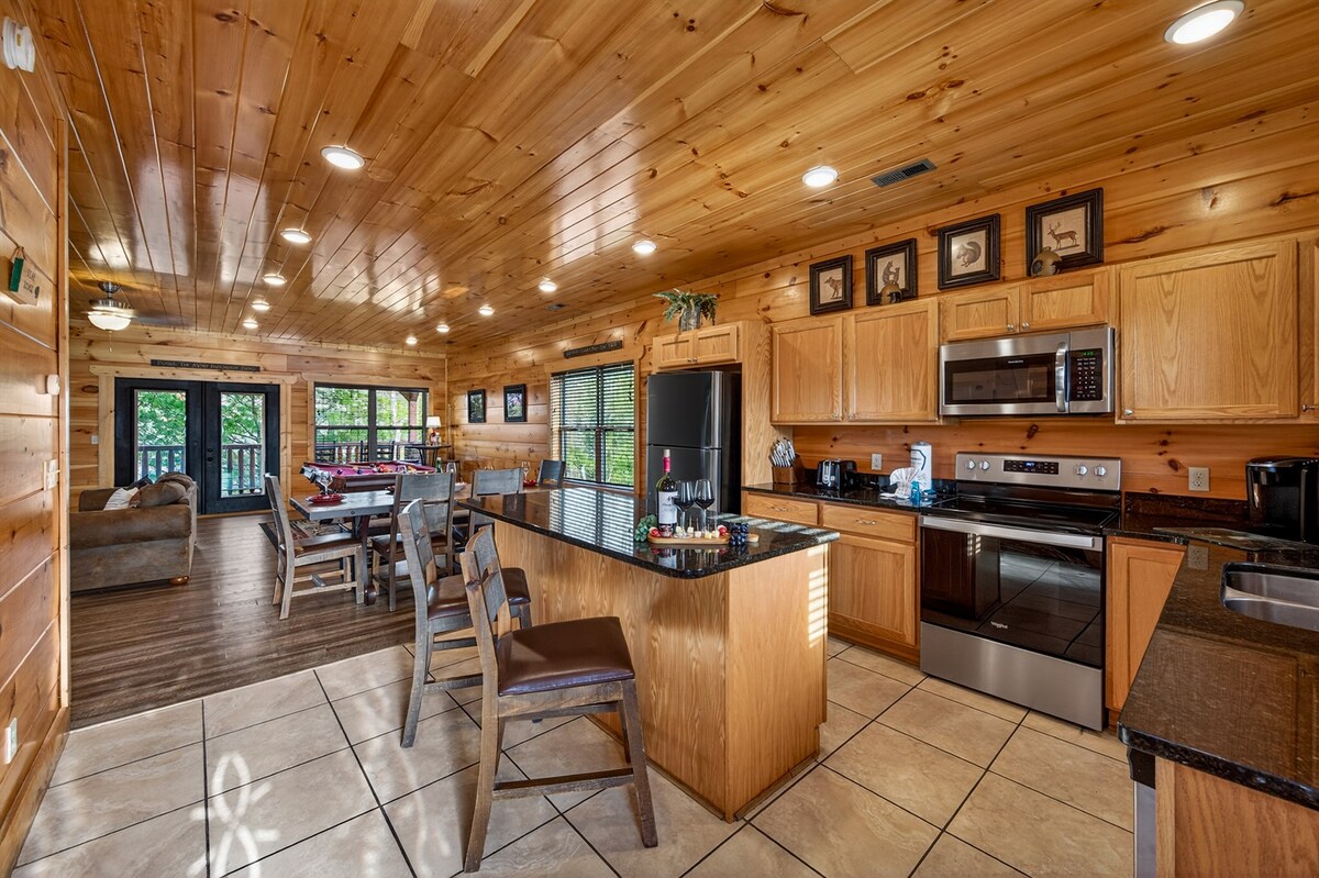 Indoor Pool|2.3 mi Gburg|Game Rm|Front Porch View — photo 5