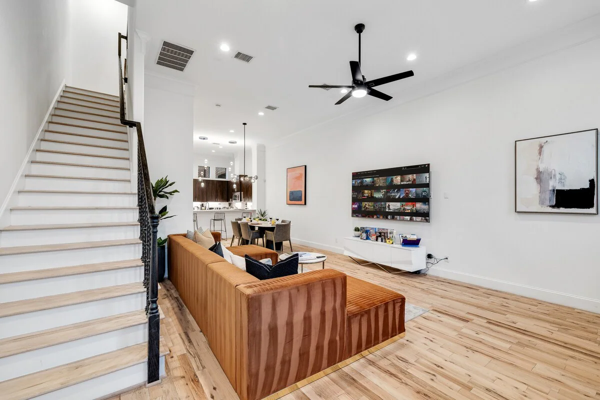 Downtown~3 Bedroom Ensuite~Walkable~Rooftop! — photo 2