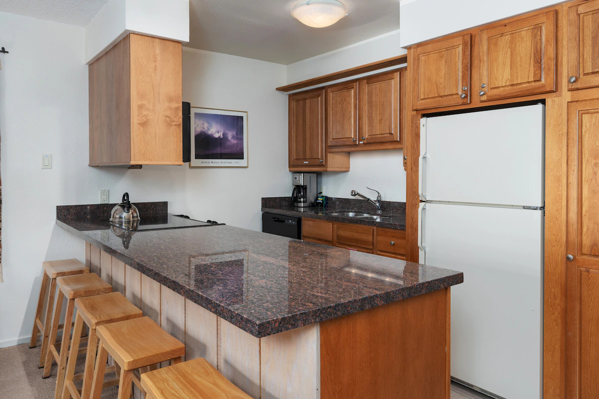 Crestwood 2214 Standard 1 Bedroom — photo 4
