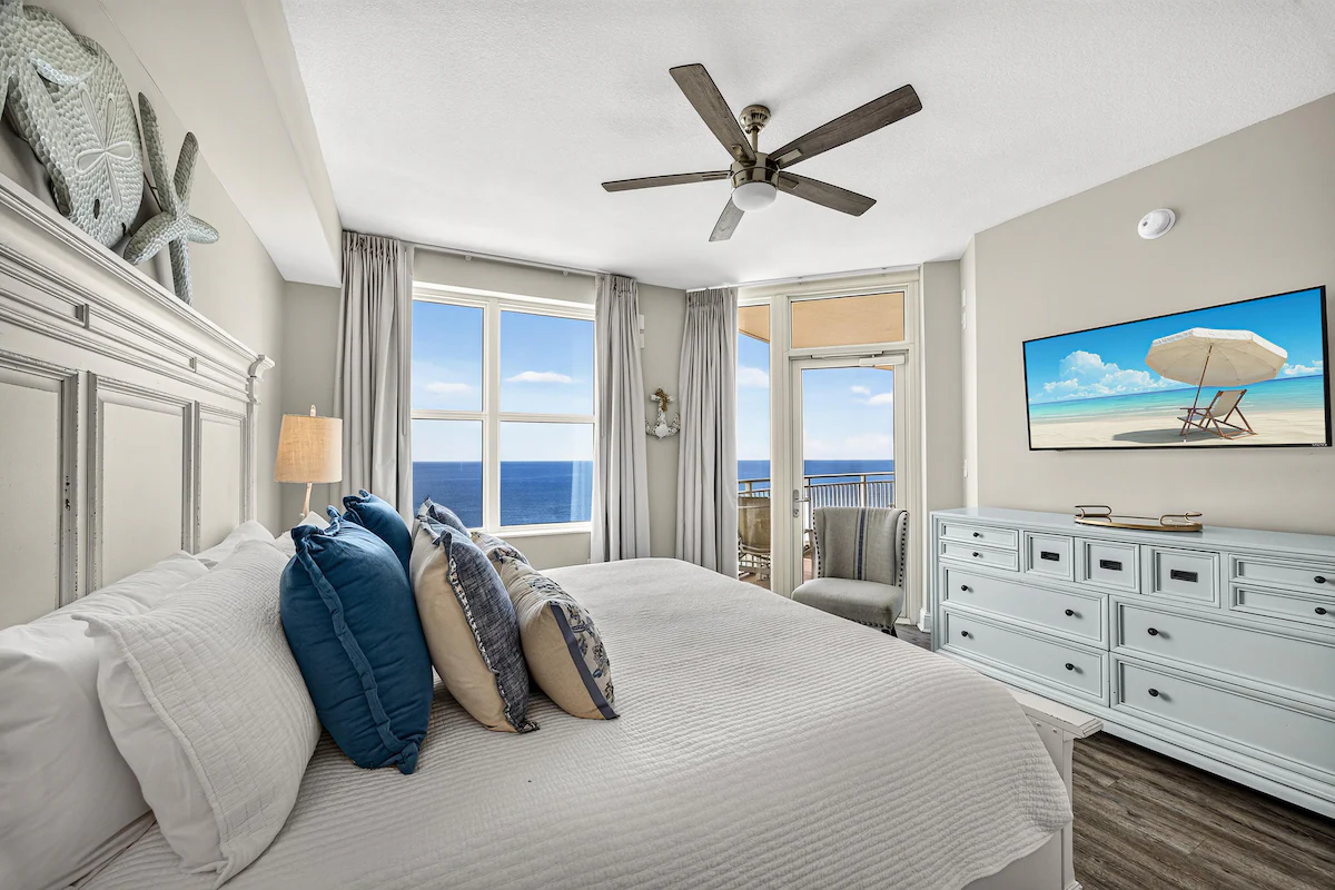 Aqua 2009 Oceanfront Primary King Bedroom/High Cle — photo 2