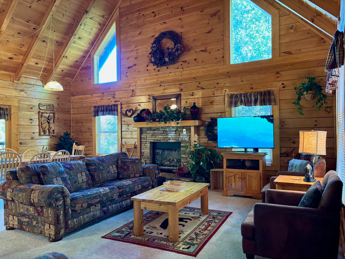 Close to PF Parkway- 2 hot tubs, game room, cozy! — photo 3