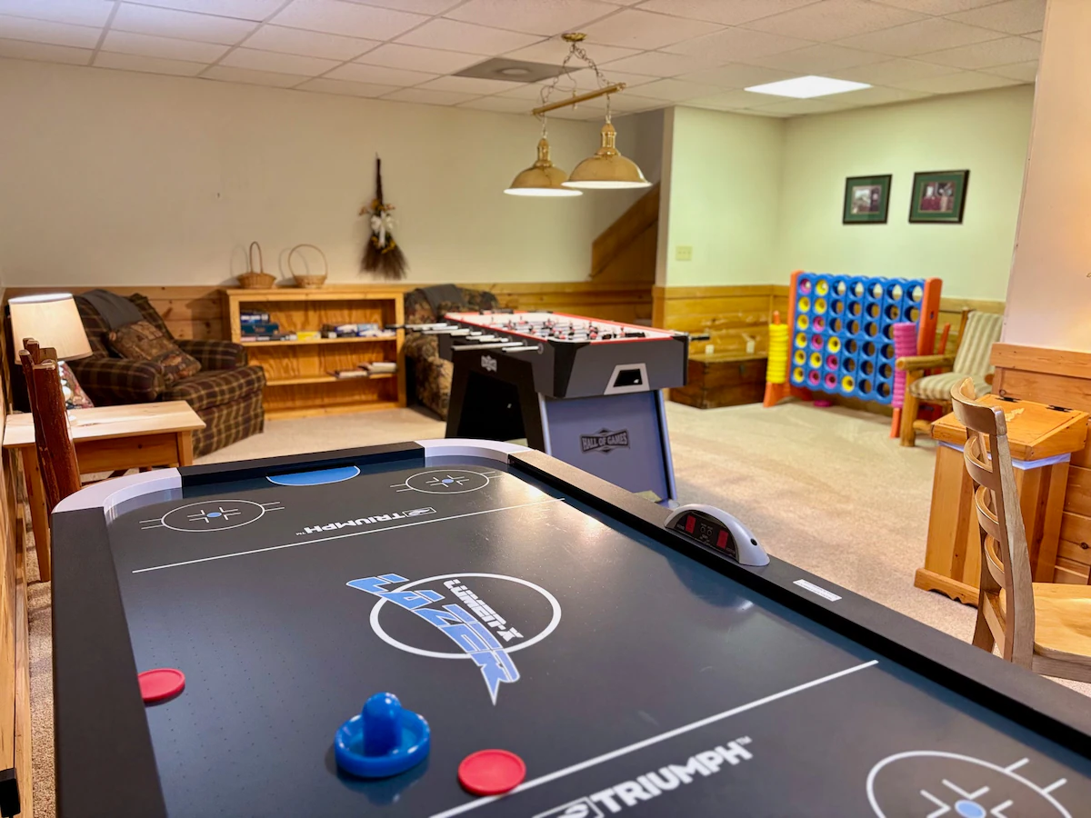 Close to PF Parkway- 2 hot tubs, game room, cozy! — photo 4