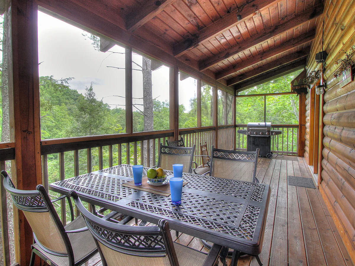 Close to PF Parkway- 2 hot tubs, game room, cozy! — photo 5