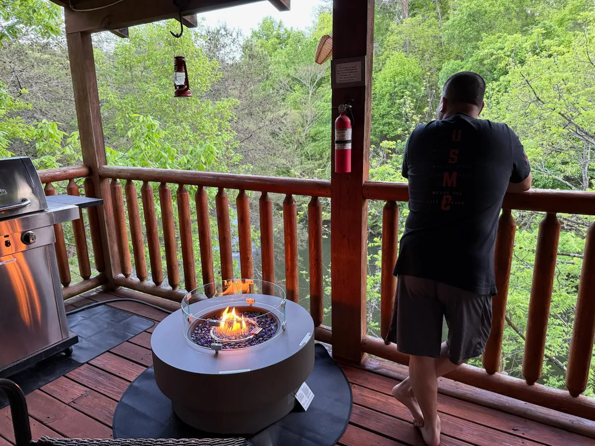 Couples Creekside Retreat w/ Hot Tub Near PF — photo 3