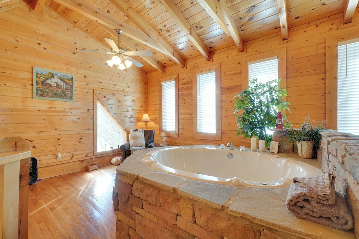 Couples Creekside Retreat w/ Hot Tub Near PF — photo 5