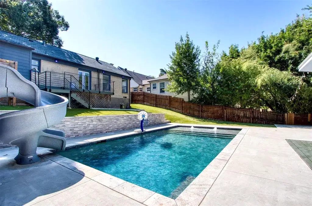 The Tenna Loma - Texan Charm Central to Everything — photo 4