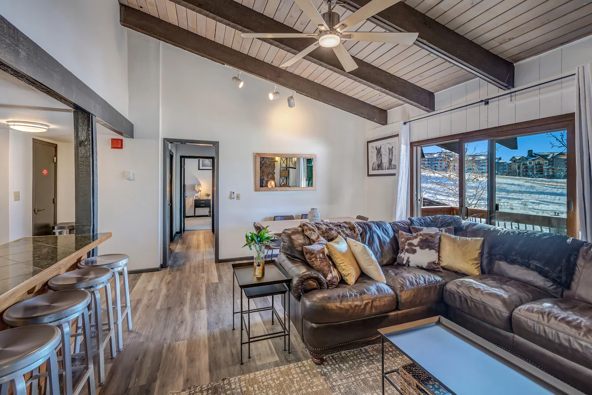 Ski In, Out Remodeled Mountain View Penthouse 1025 — photo 4
