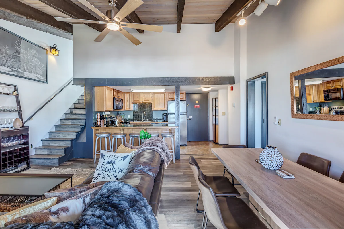 Ski In, Out Remodeled Mountain View Penthouse 1025 — photo 5