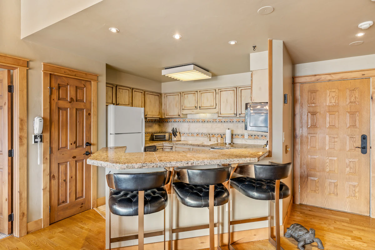 Bear Claw 509 Ski-In/Out Condo + Ski Shuttle! — photo 5