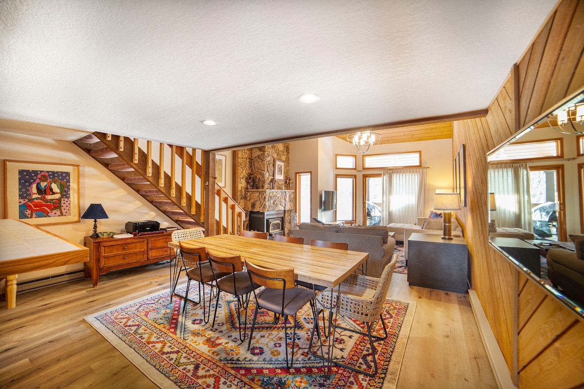 Pet Friendly Mountain View Townhome w/ Spa 283 — photo 4