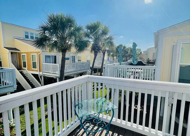 Cozy 3BR Townhome w/ Free Beach Service & Golf — photo 4