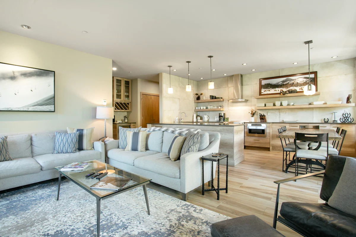 SunVail 24D - Pristine Condo, 2 Hot Tubs & Heated — photo 3